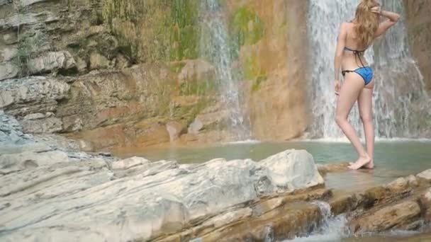 Sexy girl with bikini taking a shower in waterfall — Stock Video