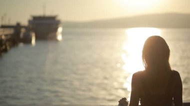 kontrast çift kaldığımız ve sahilde öp. Deniz tarihte