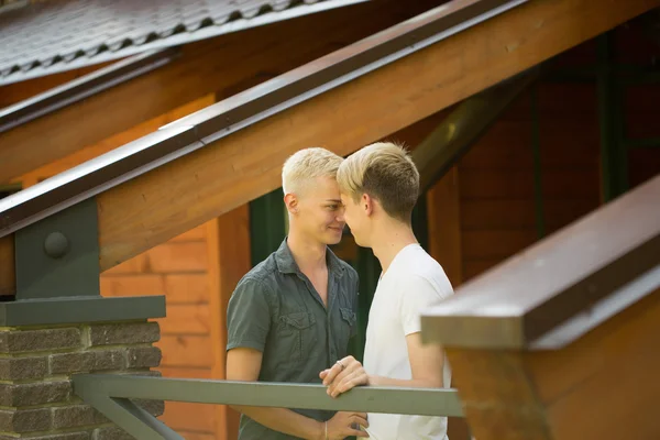 Gay couple on the street. Two men kissing — Stock Photo, Image