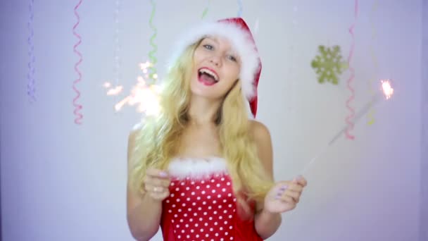 Santa claus girl holding sparklers burning. happy Santa girl in Christmas — Stock Video