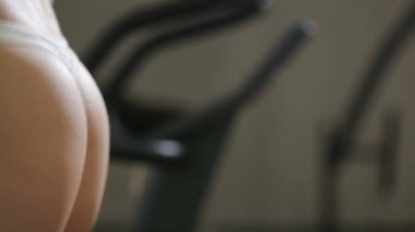 Kadın kalça beyaz külot. kadın bir simülatör Selülit