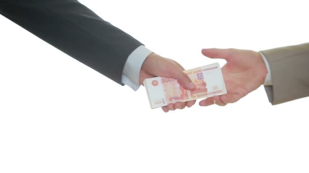 Cambia rublos por dólares. dos hombres de negocios que intercambian billetes. efectivo — Vídeo de stock