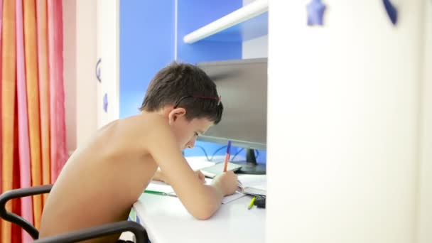 Teenage boy doing homework using a cell phone. natural video — Stock Video