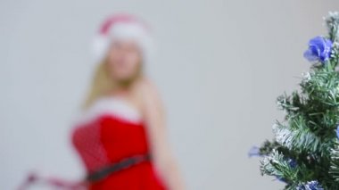 Seksi Noel Baba kız kendini okşadı. seks oyunları. bir kamçı tutan