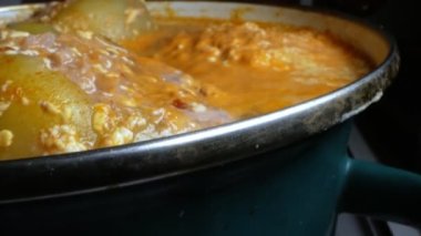 Detaylı, aşırı yakın plan, dolma dolma dolma dolma dolma dolma biberli kaynar sos.