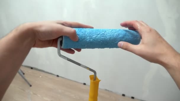Close-up. first-person view. male hands holding paint roller — Stock Video