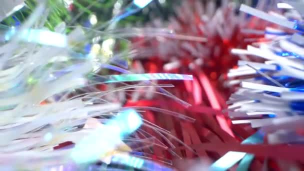 Extrémně detailní, detailní, lesklý kovový tinkel. vánoční pozadí — Stock video