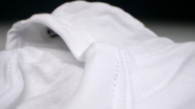 Aşırı yakın plan, detaylı. Beyaz adamların iç çamaşırlarında dikişler