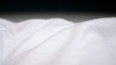 Aşırı yakın plan, detaylı. Beyaz adamların iç çamaşırlarında dikişler