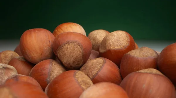Extremely close-up, detailed. many hazelnuts on a dark background — Stock Photo, Image