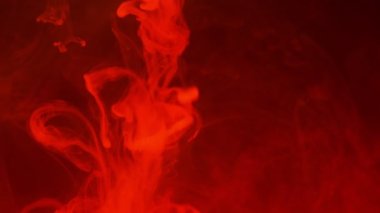 Soyut arkaplan. Kırmızı boya, koyu bir arkaplanda suda çözünür, boşluğu kopyala