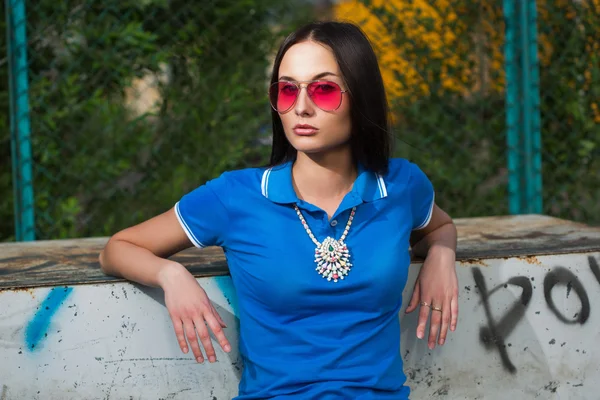 Sexy girl in pink glasses and a necklace — Stock Photo, Image