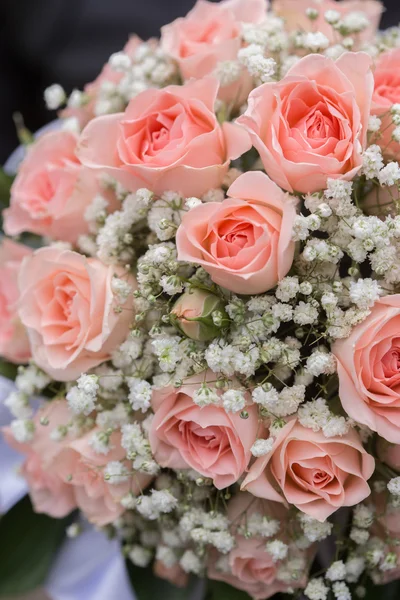 Hochzeitsstrauß aus rosa Rosen — Stockfoto