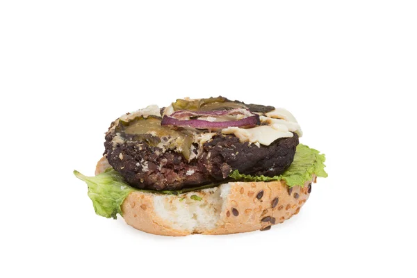 悪いハンバーガー。パン、ハンバーガー、サラダ。食べられない食べ物 — ストック写真