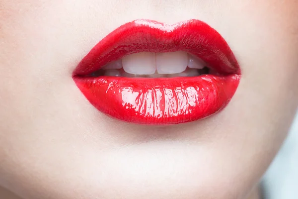 Labios sexys. Belleza rojo labio maquillaje detalle . —  Fotos de Stock