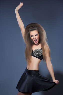 kadın cinsel iç çamaşırlarıyla poz