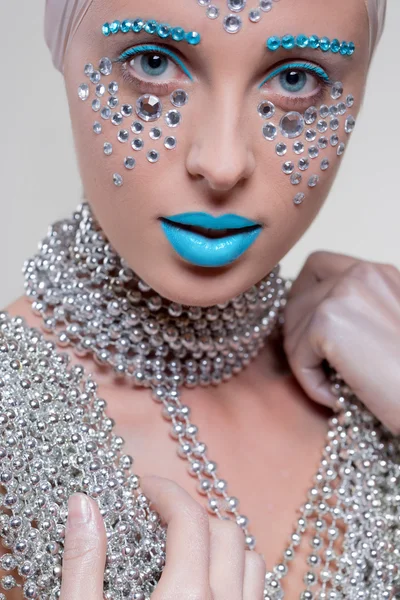 Portrait of beautiful girl with diamonds — Stock Photo, Image