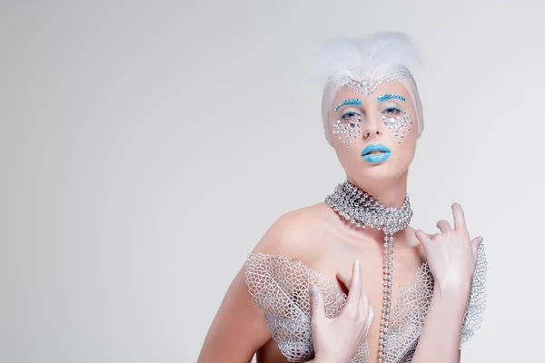 Portrait of beautiful girl with diamonds — Stock Photo, Image