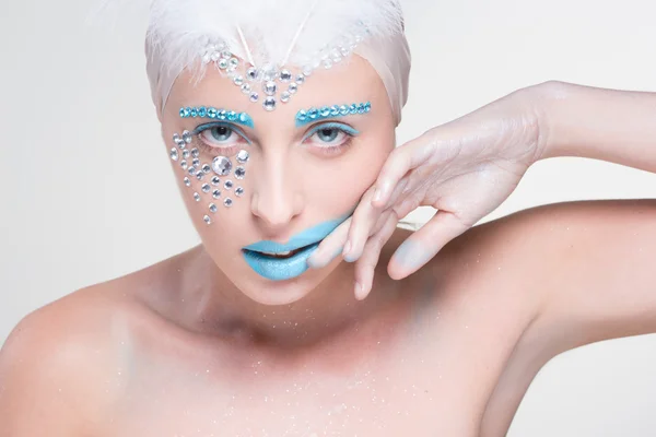 Portrait of beautiful girl with diamonds — Stock Photo, Image