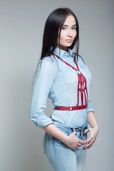 Chica en una camisa de mezclilla con correas —  Fotos de Stock