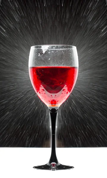 Glass with red wine. splashing water — Stock Photo, Image