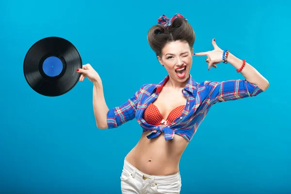 Ročník fotografické dívka drží vinyl záznam. — Stock fotografie