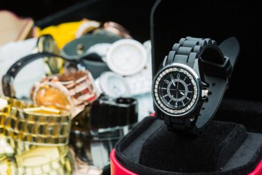 Kadınlar için diğer saat karşılaştırıldığında, saatler