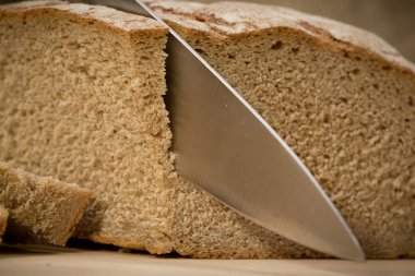 bir dilim ekmek ve tereyağı ile