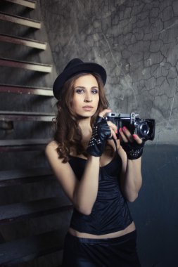 vintage fotoğraf makinesi ile kız