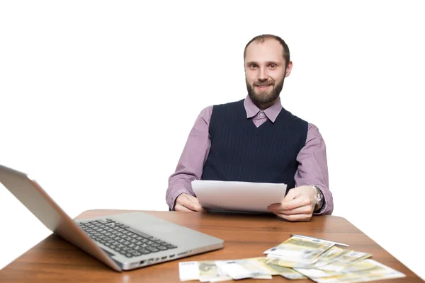 Podnikatel před jeho stolem a laptop — Stock fotografie