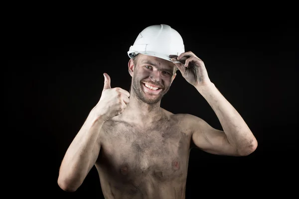 Happy špinavé dělník v helmě. — Stock fotografie