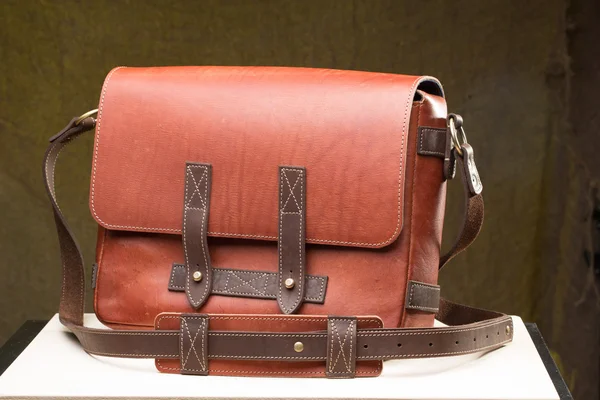 Alte Vintage Ledertasche mit Lederriemen — Stockfoto