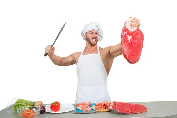 Chef fisiculturista preparar grandes pedaços de carne crua . — Fotografia de Stock