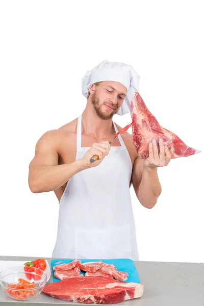 Chef bodybuilder preparing large chunks of raw meat. — Stock Photo, Image