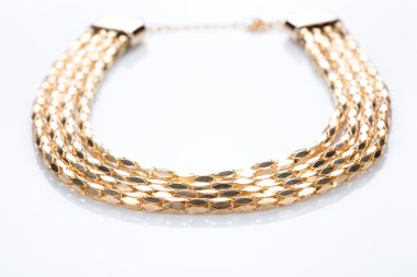 metal kadınsı kolye.