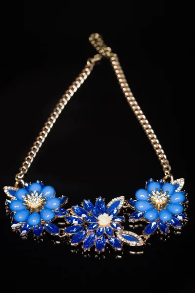 Collier en plastique bleu — Photo