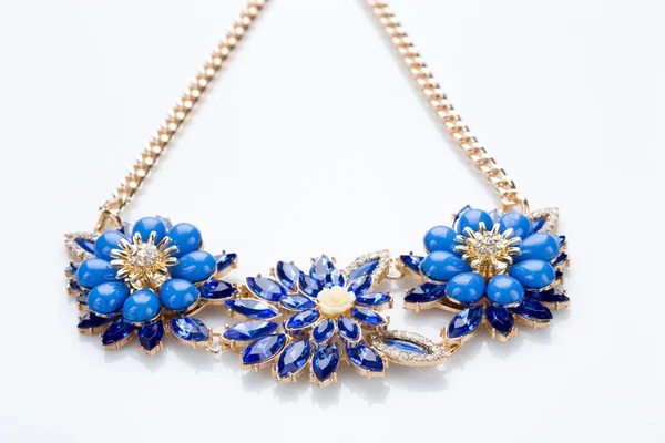 Plastic necklace. three blue flower — Stock Photo, Image