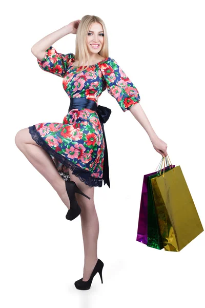 Retrato de mujer adicta a las compras feliz con varias bolsas de papel — Foto de Stock
