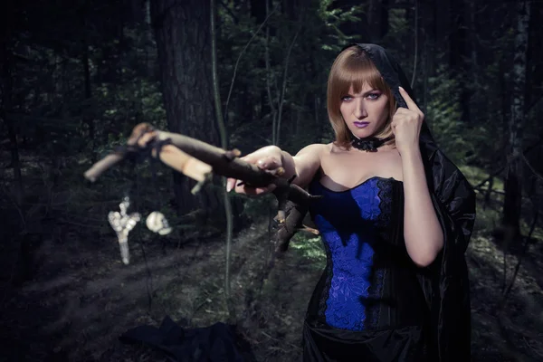 在森林里的巫婆女孩 — 图库照片