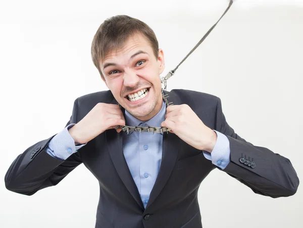 Wütender Geschäftsmann an der Kette mit Halsband. — Stockfoto