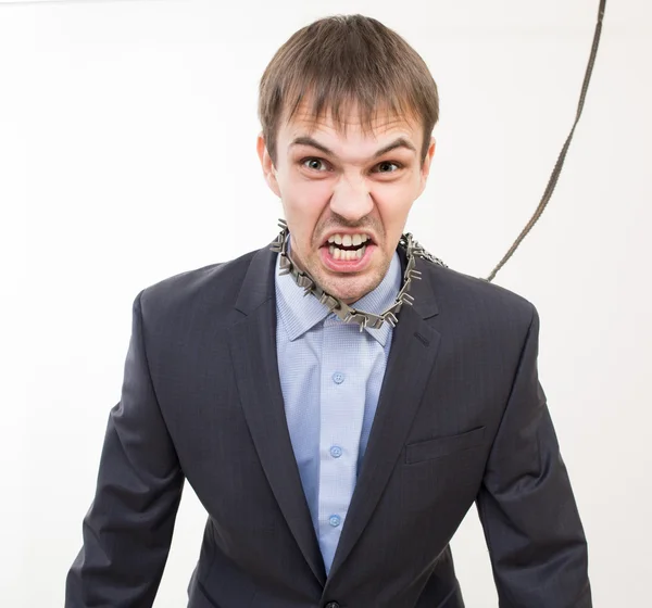 Enojado hombre de negocios en la cadena con un collar . — Foto de Stock