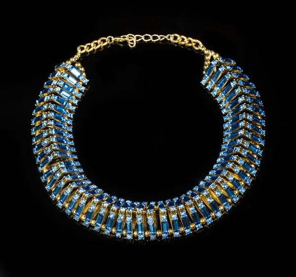 Blaue Halskette aus Kunststoff — Stockfoto