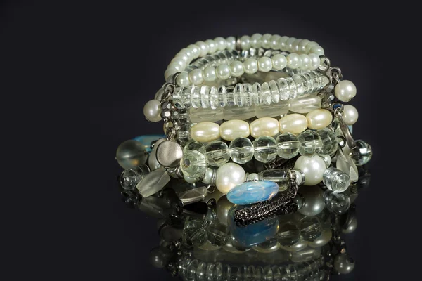 Bracelet en plastique féminin — Photo