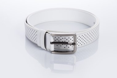 rhinestones kemerle beyaz kadın