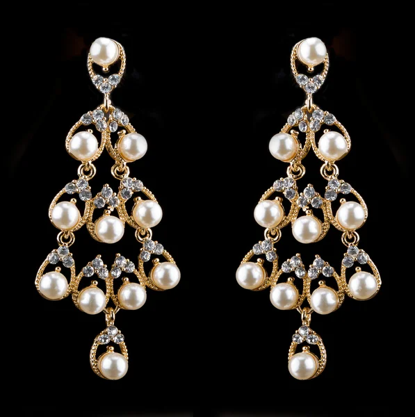 Orecchini di perle di diamanti di pera — Foto Stock