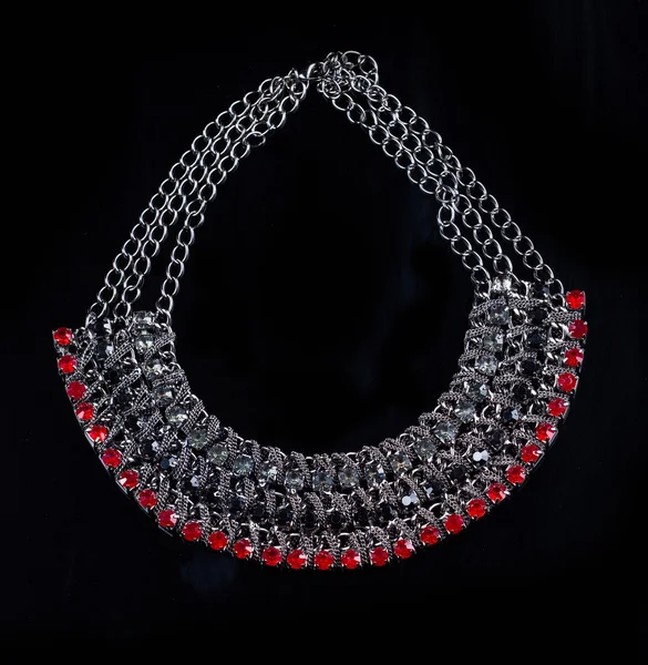 Luxury red necklace on black stand — Stock fotografie