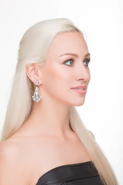 Beautiful girl with long white hair and earrings. fashionable photo. portrait — Stock Photo, Image