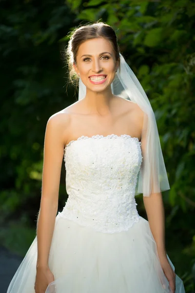 Novia de boda sonriendo . — Foto de Stock