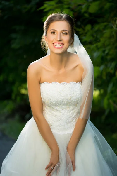 Novia de boda sonriendo . — Foto de Stock