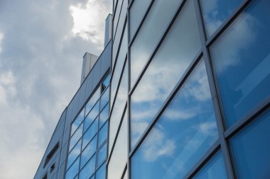 pencere yansıması dayligh mavi arka plan olarak
